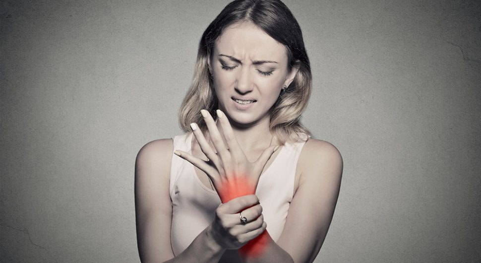 Female-with-arthritis